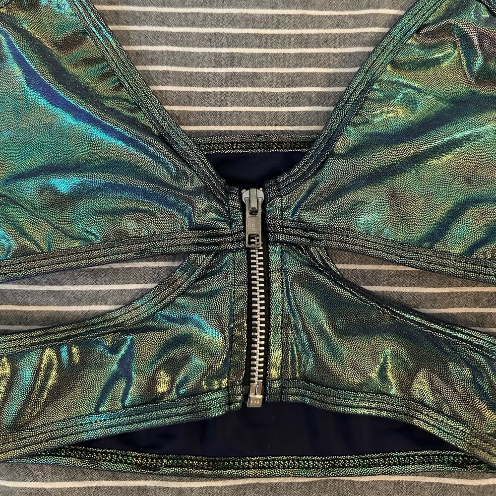 iHeartRaves Iridescent Crop Top - Picture 4 of 5